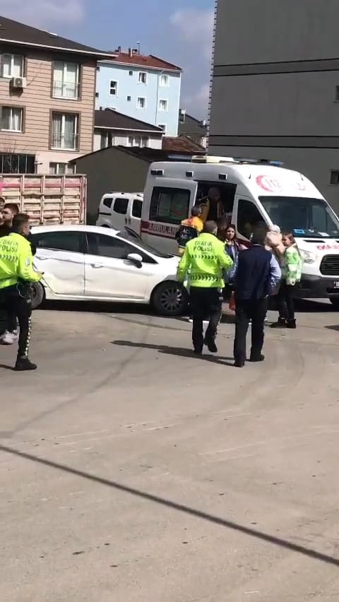 bursada ozel halk minibusu ile otomobil carpisti 1i bebek 4 yarali 65f5941b65fa8