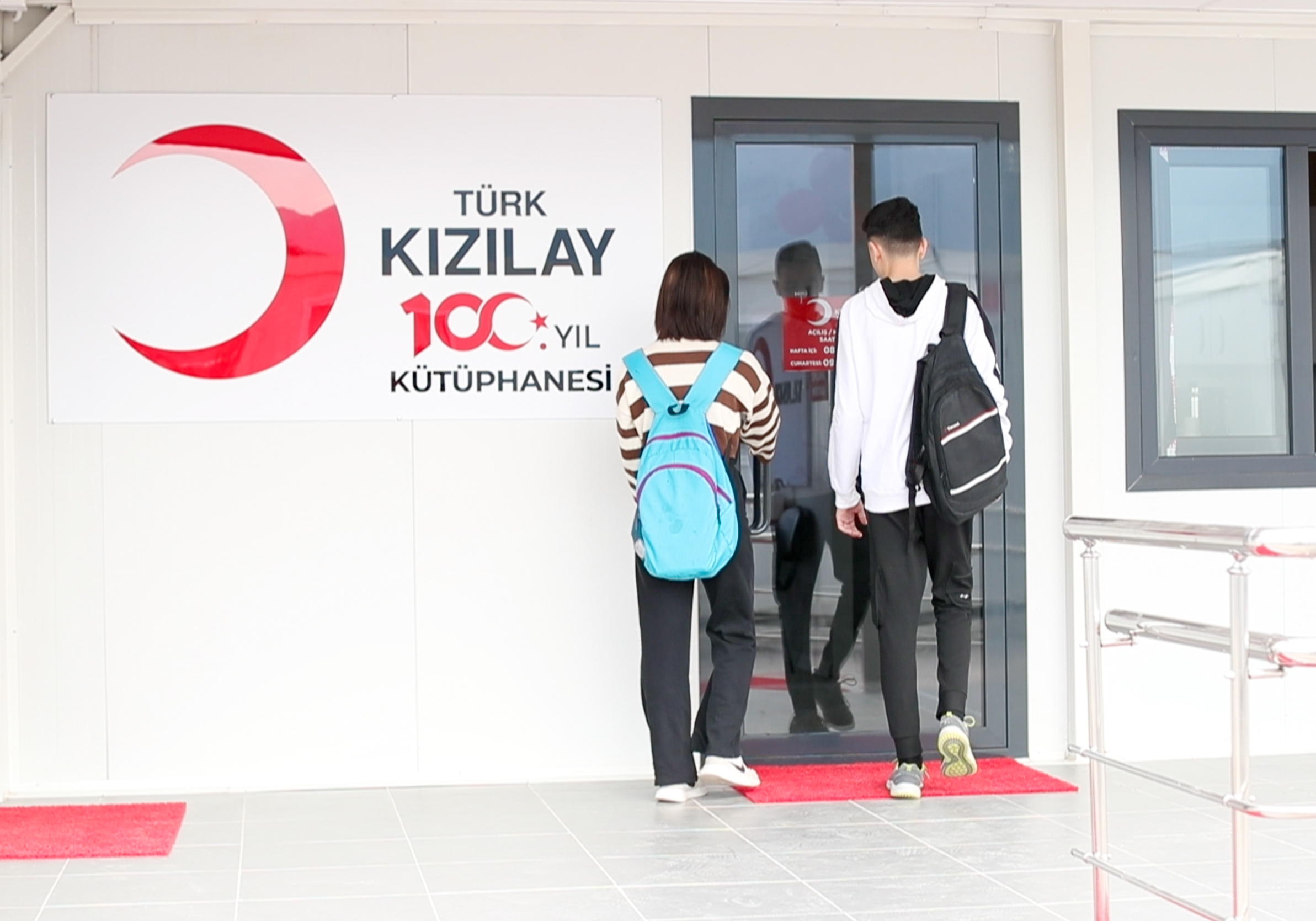 elektrik diregi altinda ders calisan gencin hikayesi ile baslayan konteyner kutuphanelerin sayisi yil sonuna kadar 50ye ulasacak 660910c660a98