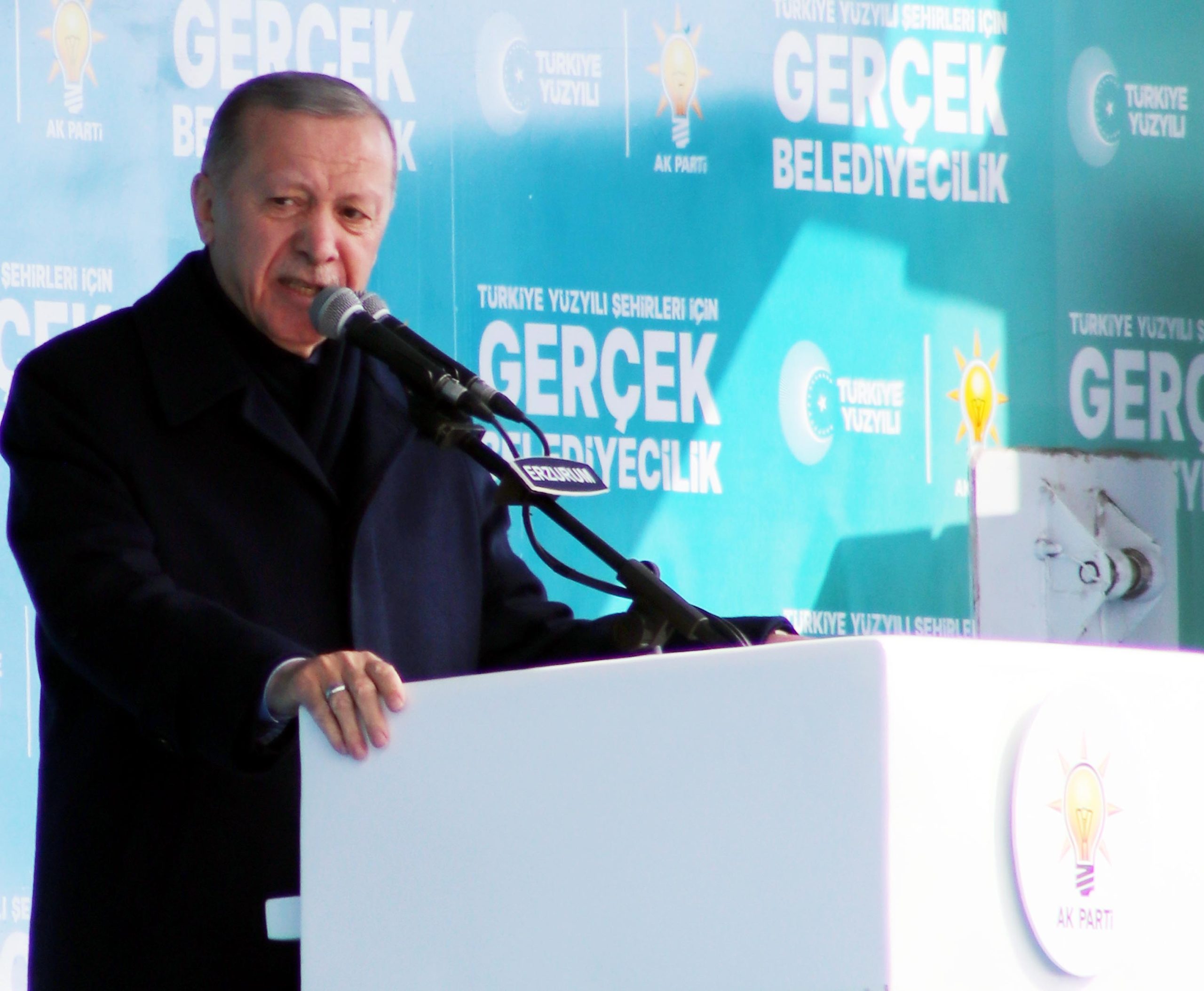 Erdoğan: Milletimizin kutlu davasının pazarlık masalarında meze yapılmasına gönlümüz razı gelmez