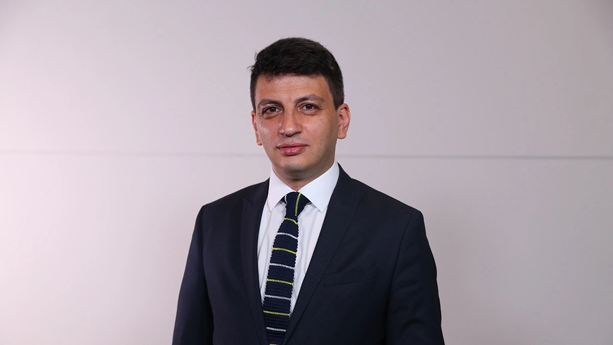 Fenerbahçe Yöneticisi Can Gebetaş: Türk futbolu büyük bir kördüğüm ve bataklığın içerisine çekilmektedir Fenerbahçe Yöneticisi Can Gebetaş: Türk futbolu büyük bir kördüğüm ve bataklığın içerisine çekilmektedir