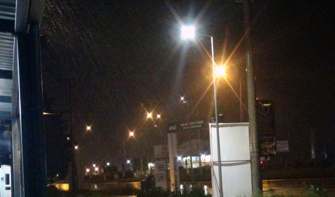 Nur ÇELİK/HATAY, – HATAY’da etkili olan sağanak yağış ve fırtına