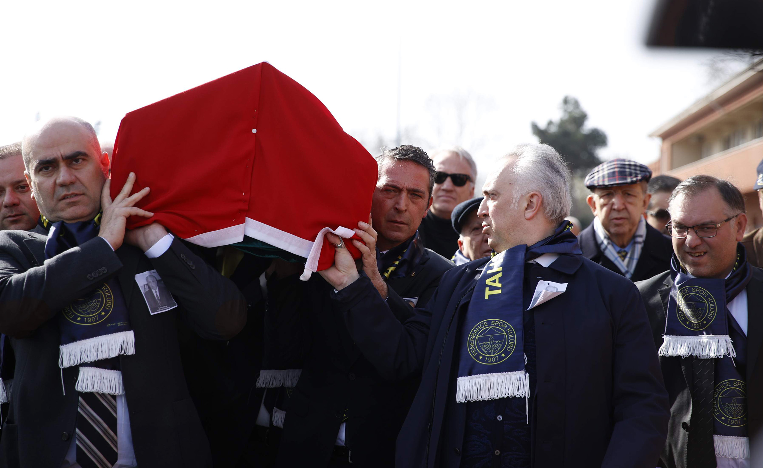 hayatini kaybeden fenerbahce eski baskani tahsin kaya icin dereagzinda toren duzenlendi 65eedbcac686d