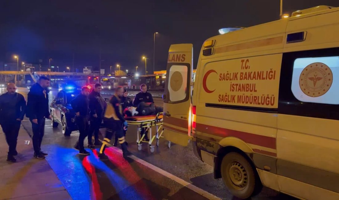 İhsan DÖRTKARDEŞ/İSTANBUL, -KÜÇÜKÇEKMECE’de sürücüsünün direksiyon hakimiyetini kaybettiği motosiklet devrilerek metrelerce