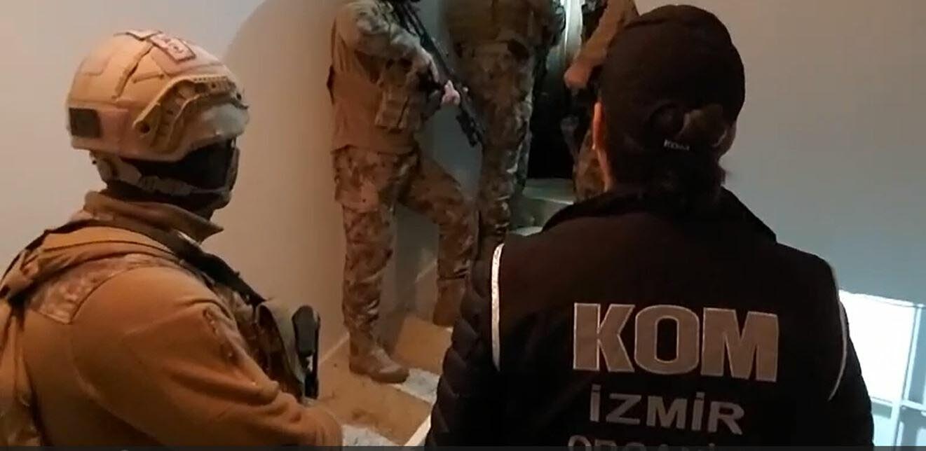 izmir merkezli 3 ilde mahzen 13 operasyonu 25 gozalti 2 65f93a0f1a8cc