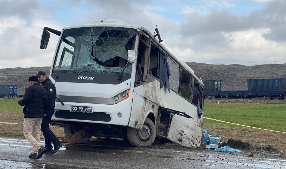 Furkan KAVUKLU/KAYSERİ, – KAYSERİ’de şarampole devrilen cezaevi nakil aracındaki 2’si
