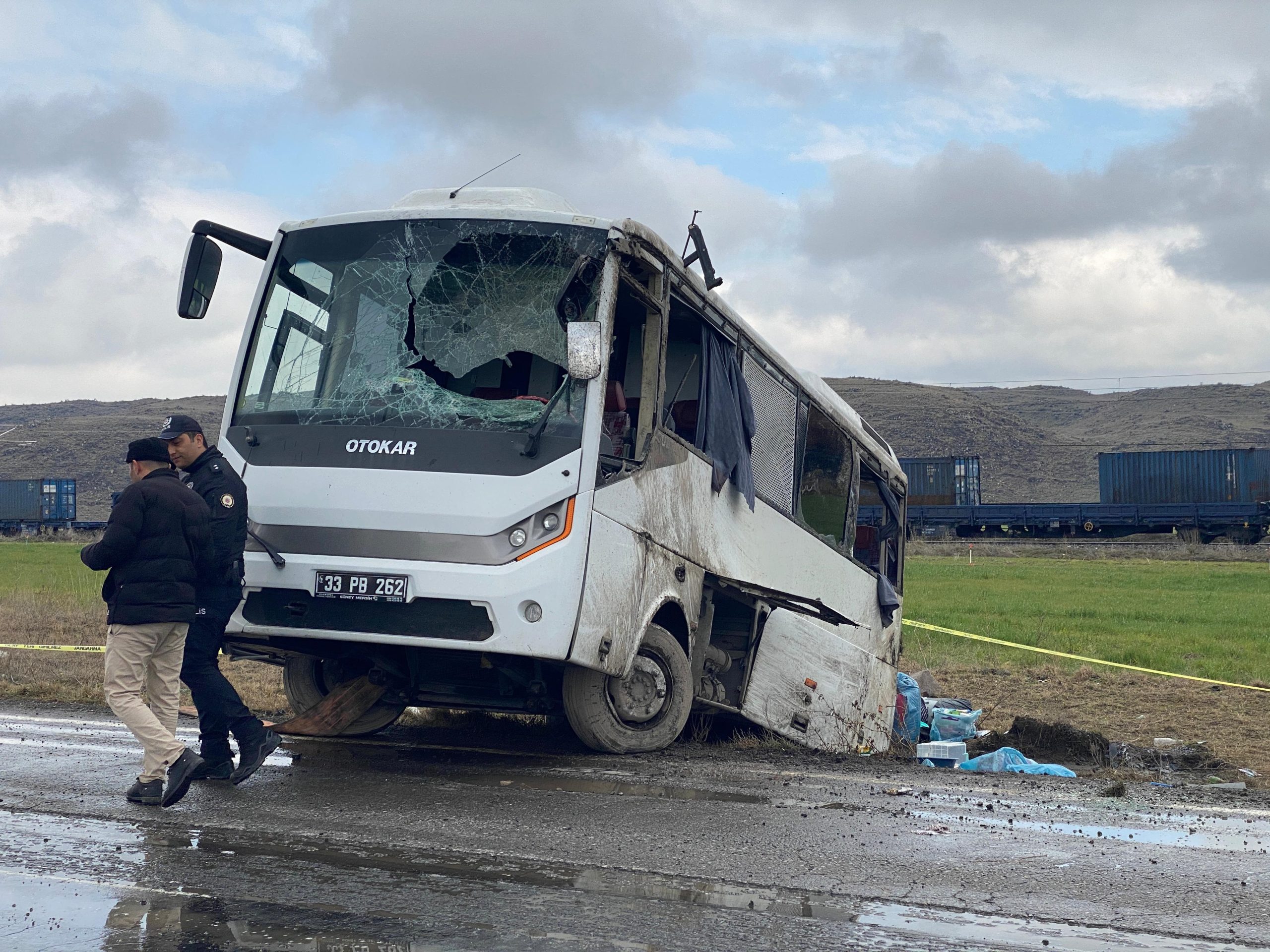 Kayseri'de cezaevi nakil aracı devrildi; 2'si ağır, 11 yaralı