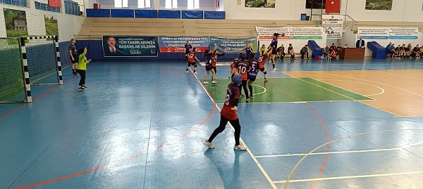 Şampi̇yon defnespor oldu