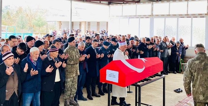 Andırın’da hayatını kaybeden Kore Gazisi son yolculuğuna uğurlandı Andırın’da hayatını kaybeden Kore Gazisi son yolculuğuna uğurlandı