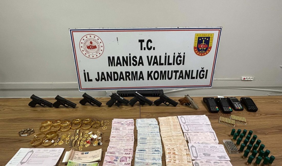 İLGİNİZİ ÇEKEBİLİR: Okul yanında kontrollü yıkım; bahçedeki öğrenciler koşarak kaçtı