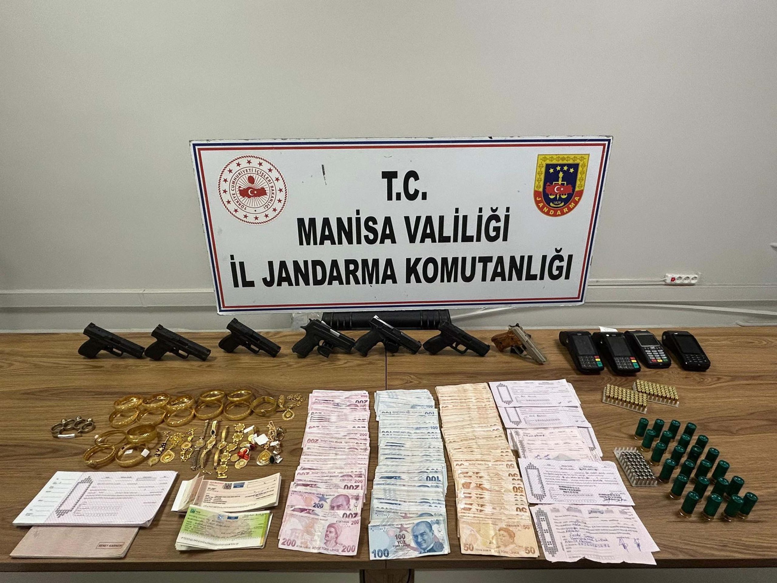Manisa merkezli 7 ilde 3 suç örgütü çökertildi: 18 gözaltı / Ek fotoğraf