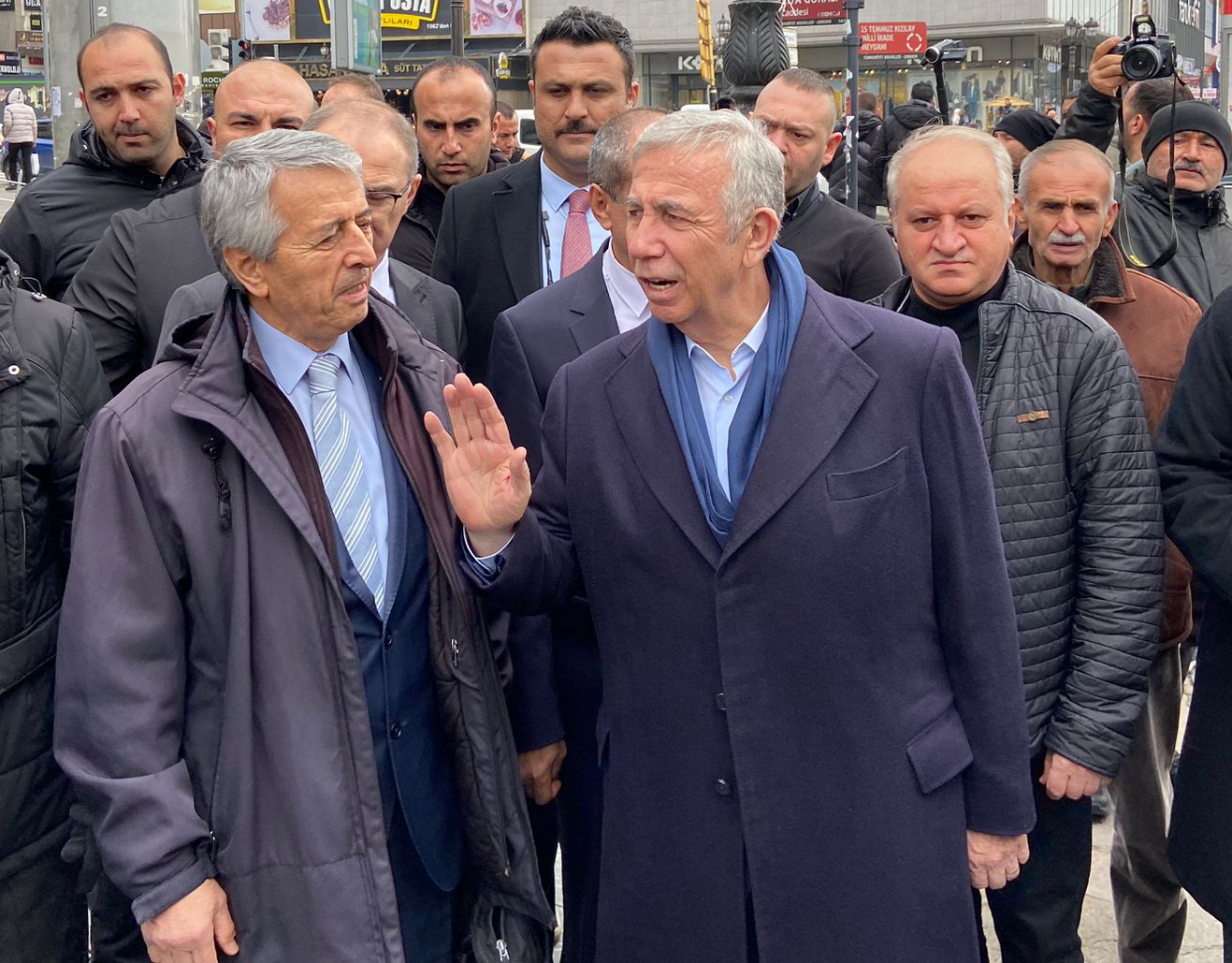 Mansur Yavaş, Kızılay'da esnafı ziyaret etti