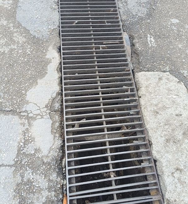 Kahramanmaraş’ın Andırın ilçesinde vatandaşlar Yağış mazgalların bakımsız ve boş olmasından