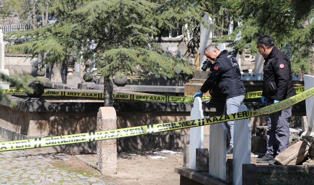Samed Aydın SUN/KAYSERİ, – KAYSERİ’nin Talas ilçesinde mezarlıktaki kaldırımda 4