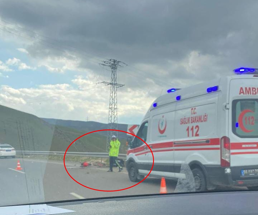 Motosikletle bariyerlere çarpan pilot üsteğmen hayatını kaybetti