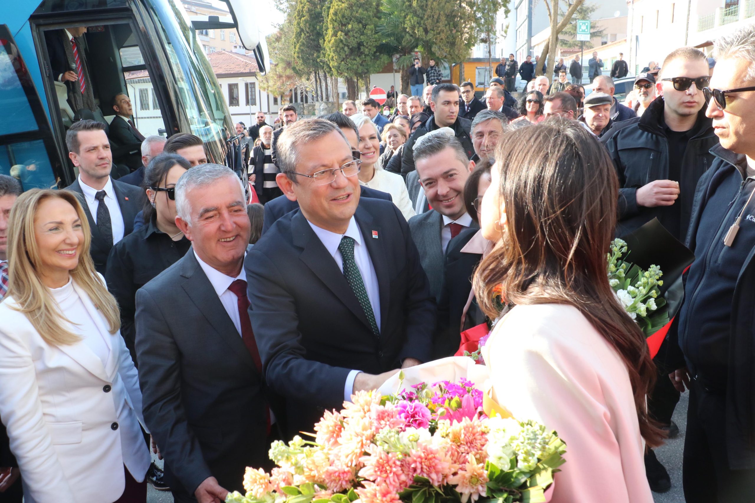 Özgür Özel: Başkanın başarı karnesini gösteren memnuniyet anketleri yapacağız (3)