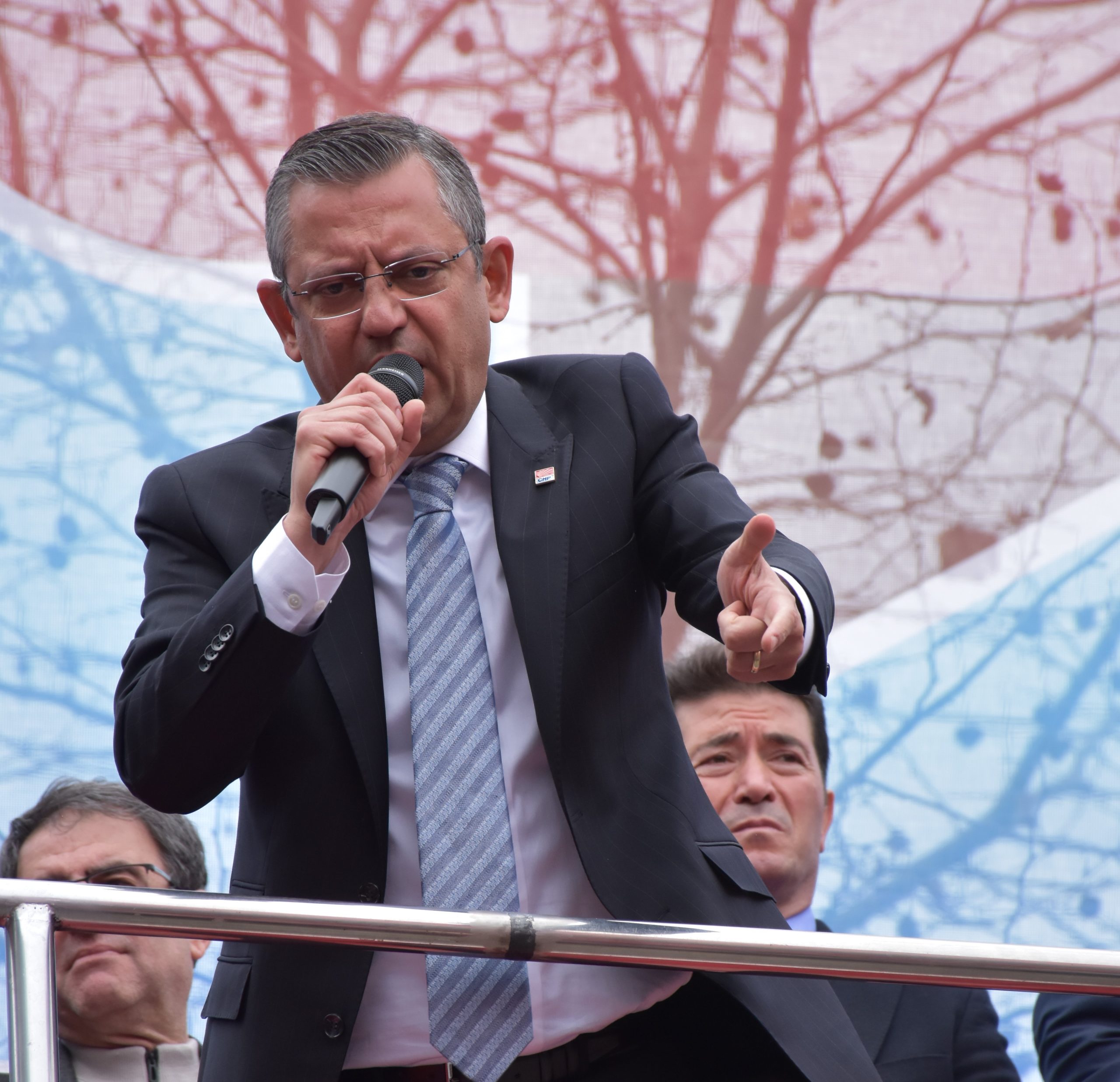Özgür Özel: Ekonomik krizle artık insanların seyahat özgürlüğü kısıtlanıyor Özgür Özel: Ekonomik krizle artık insanların seyahat özgürlüğü kısıtlanıyor