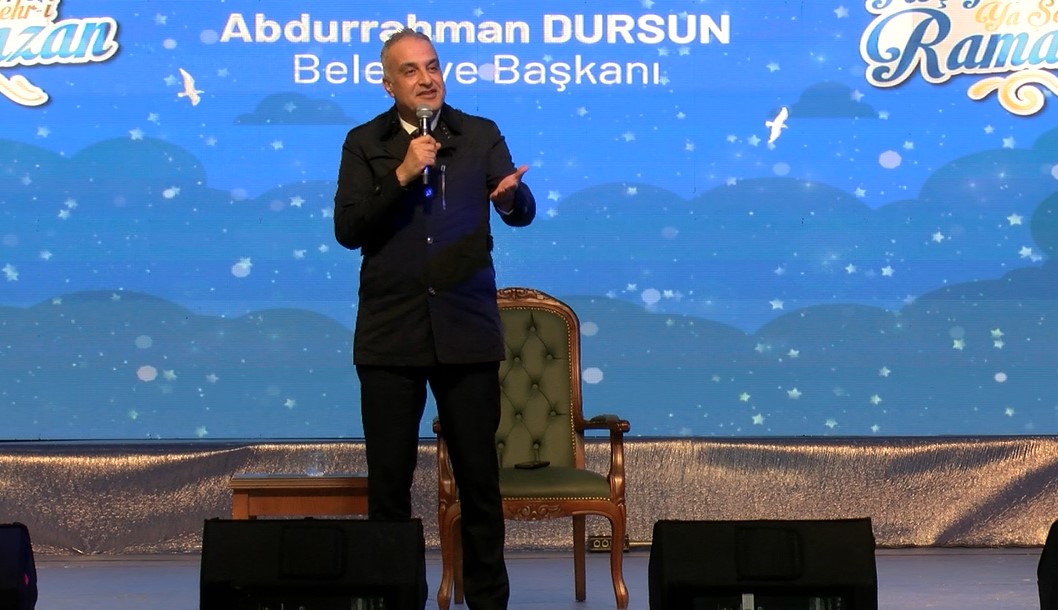 İSTANBUL, – SULTANGAZİ’de her akşam bir konuğun sahne aldığı Ramazan