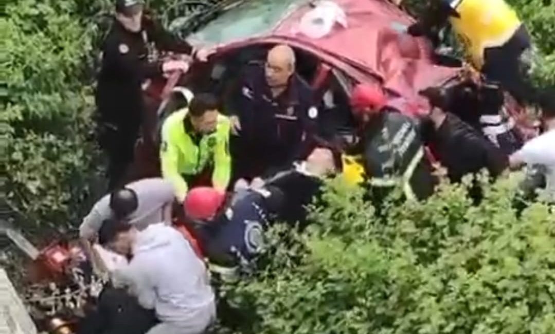 Erol POLAT/GEBZE(Kocaeli), – KOCAELİ’nin Gebze ilçesinde su birikintisine girerek kontrolden