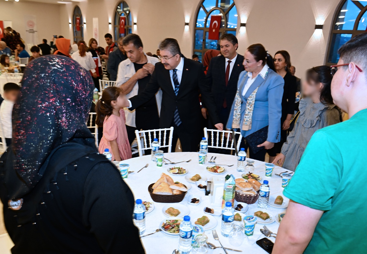Güzel evlatlar yetiştirmek gurur verici