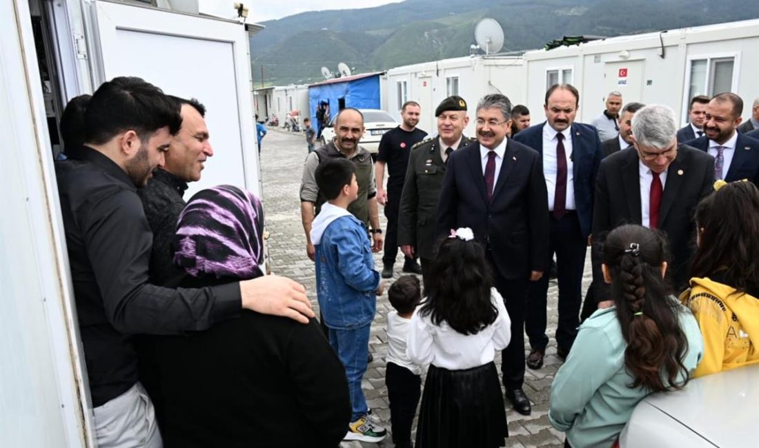 Osmaniye Valisi  Dr. Erdinç Yılmaz ve Protokol Mensupları, Konteyner Kentte