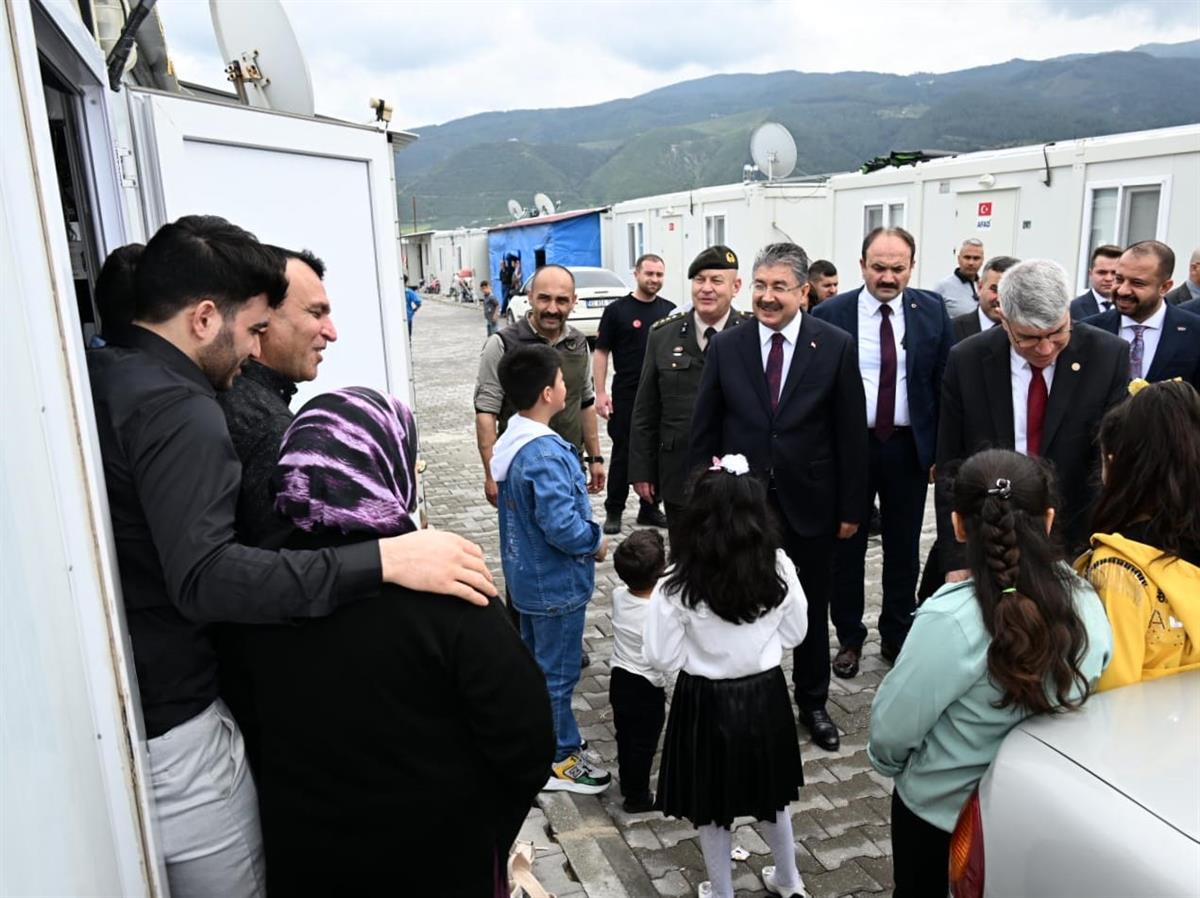 OSMANİYE’DE KONTEYNER KENTTE VATANDAŞLARLA BAYRAMLAŞMA