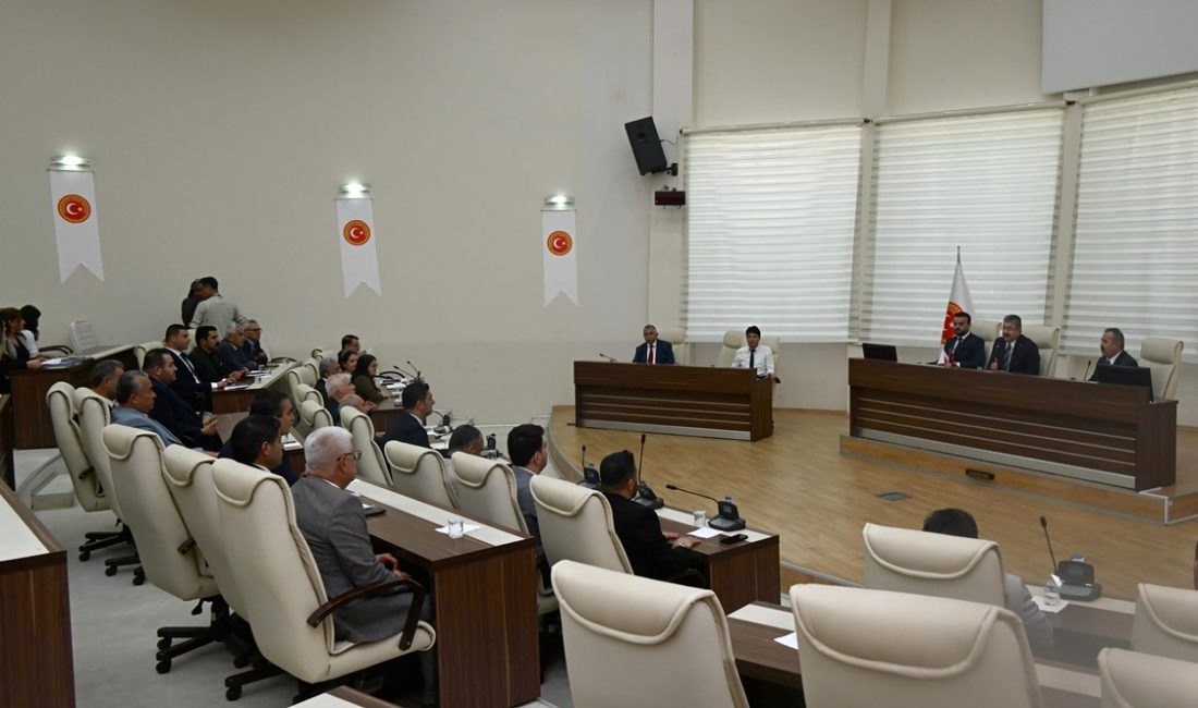 Toplantıya Vali Dr. Erdinç Yılmaz iştirak etti İl Genel Meclisi