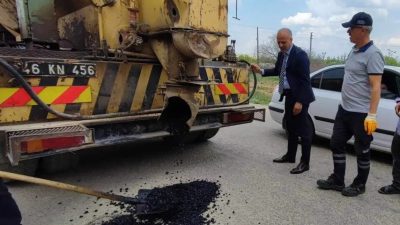 Kahramanmaraş Büyükşehir Belediyesi, Afşin ilçesine bağlı Altunelma Mahallesi’nde yol bakım