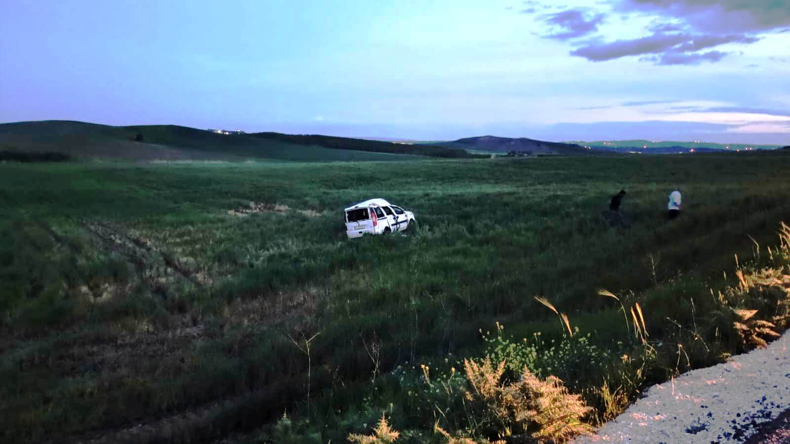 Adıyaman'da hafif ticari araç şarampole devrildi: 1 ölü, 8 yaralı