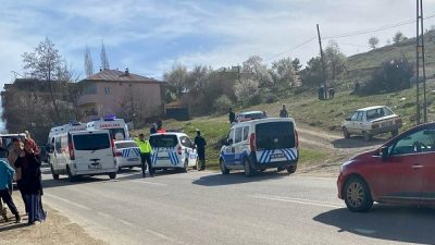 Kahramanmaraş’ın Afşin ilçesinde iki otomobilin çarpışması sonucu yaşanan trafik kazasında