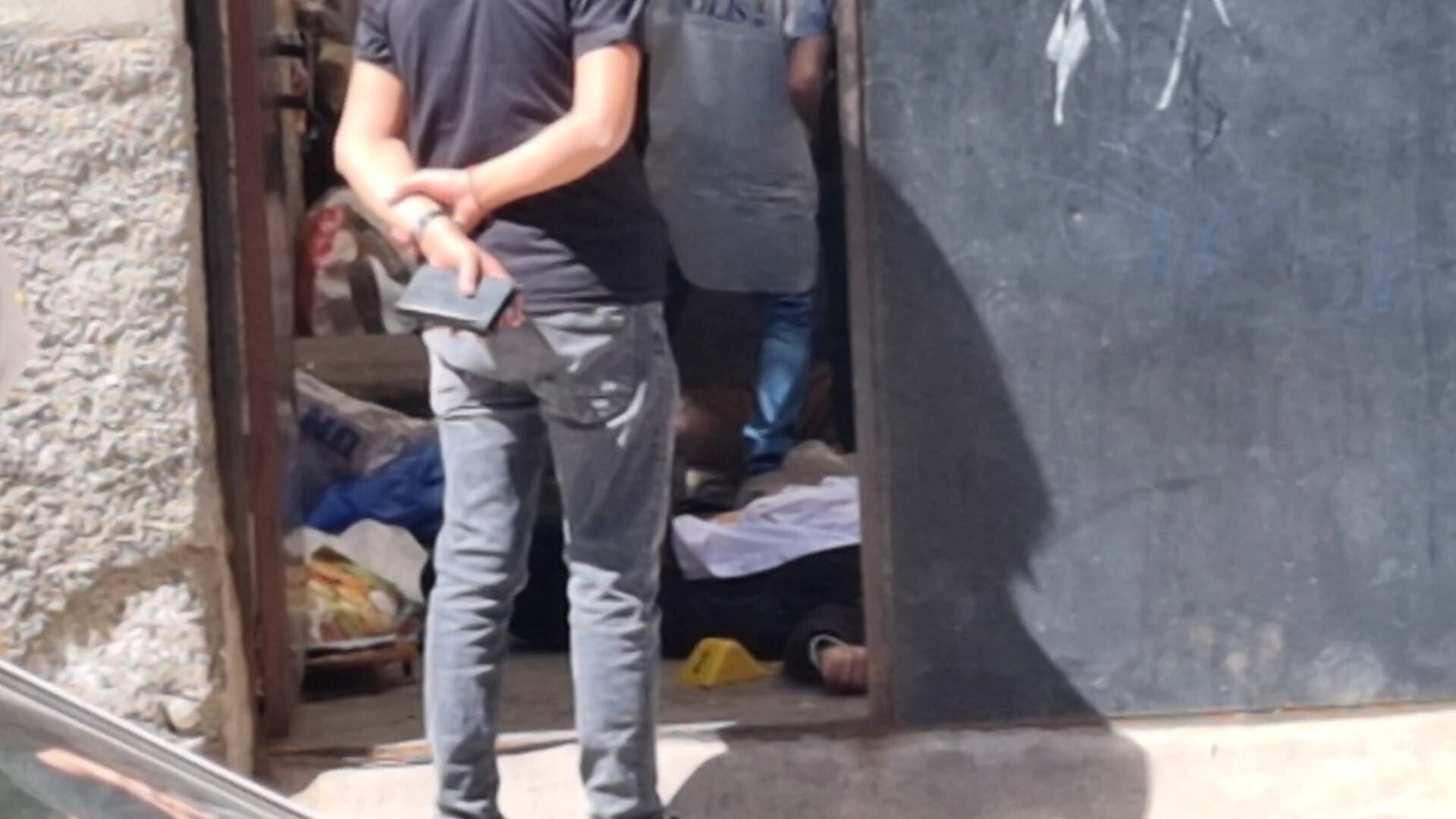 anlasmali bosandiktan 1 saat sonra eski esini ve yanindaki erkegi oldurmus 660d2e4dddafa