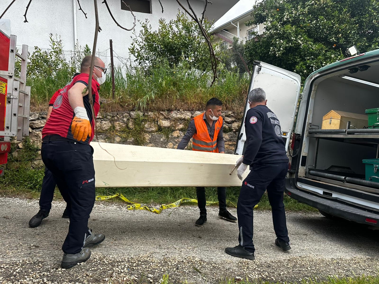 anne ile oglu evde baba otomobilinde yanmis olarak olu bulundu 660fae1f2605c