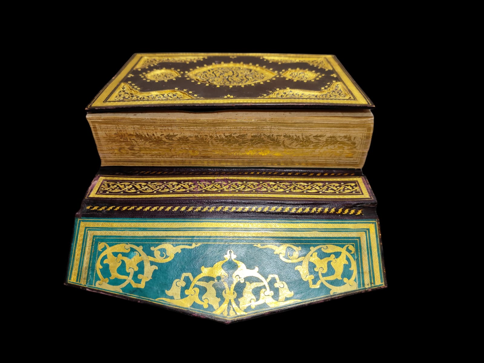 bakan ersoy 16nci yuzyil eseri kur ani kerim yurda geri kazandirildi 660fee9c8d56e