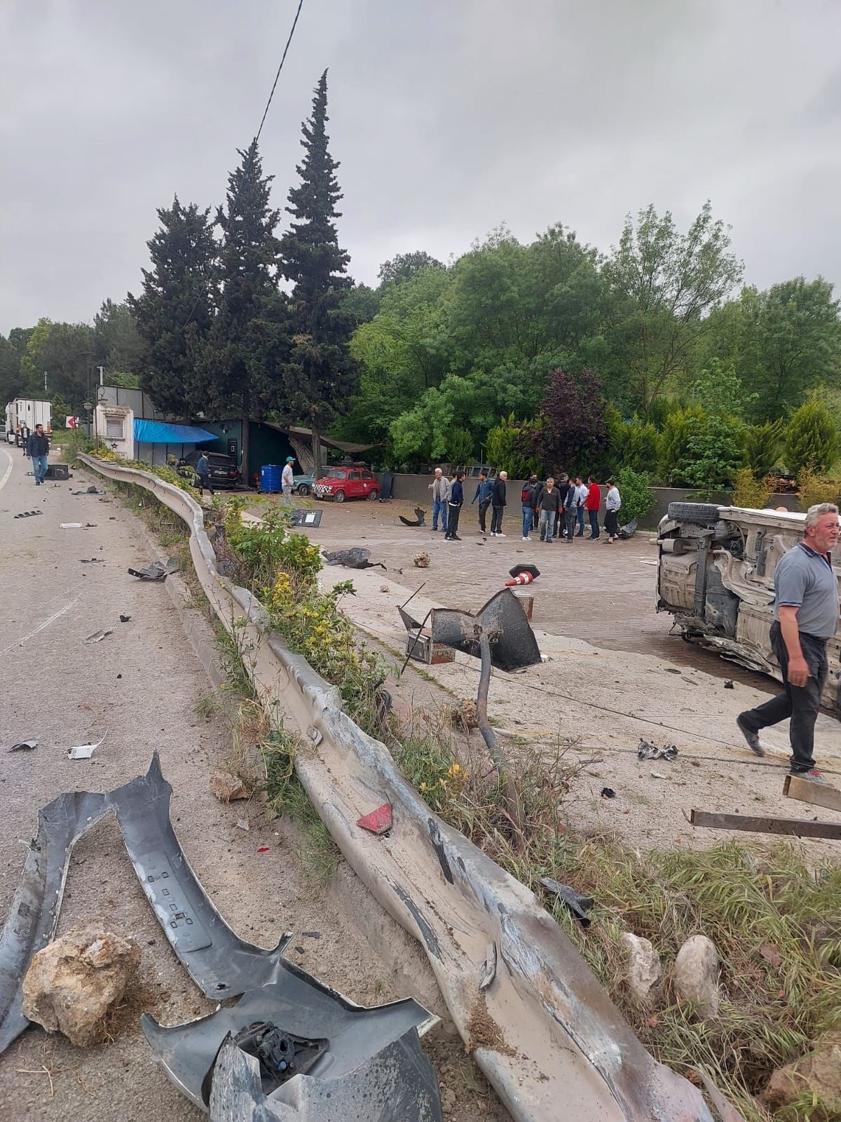 cipin arkadan carptigi otomobilden savrulan kadin oldu 1i bebek 7 kisi yarali 662fa8400d6e1