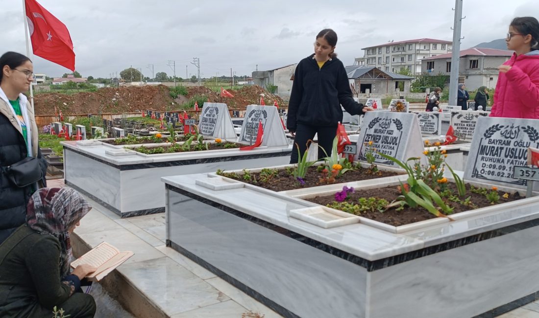 Kadir ÇELİK/İSLAHİYE (Gaziantep), – GAZİANTEP’in İslahiye ilçesinde depremde hayatını kaybedenler