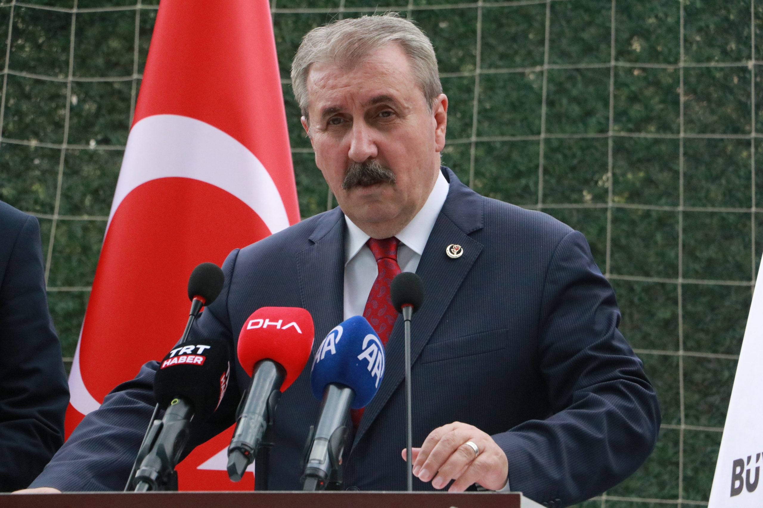 Destici'den Muhsin Yazıcıoğlu'nun kabrine ziyaret