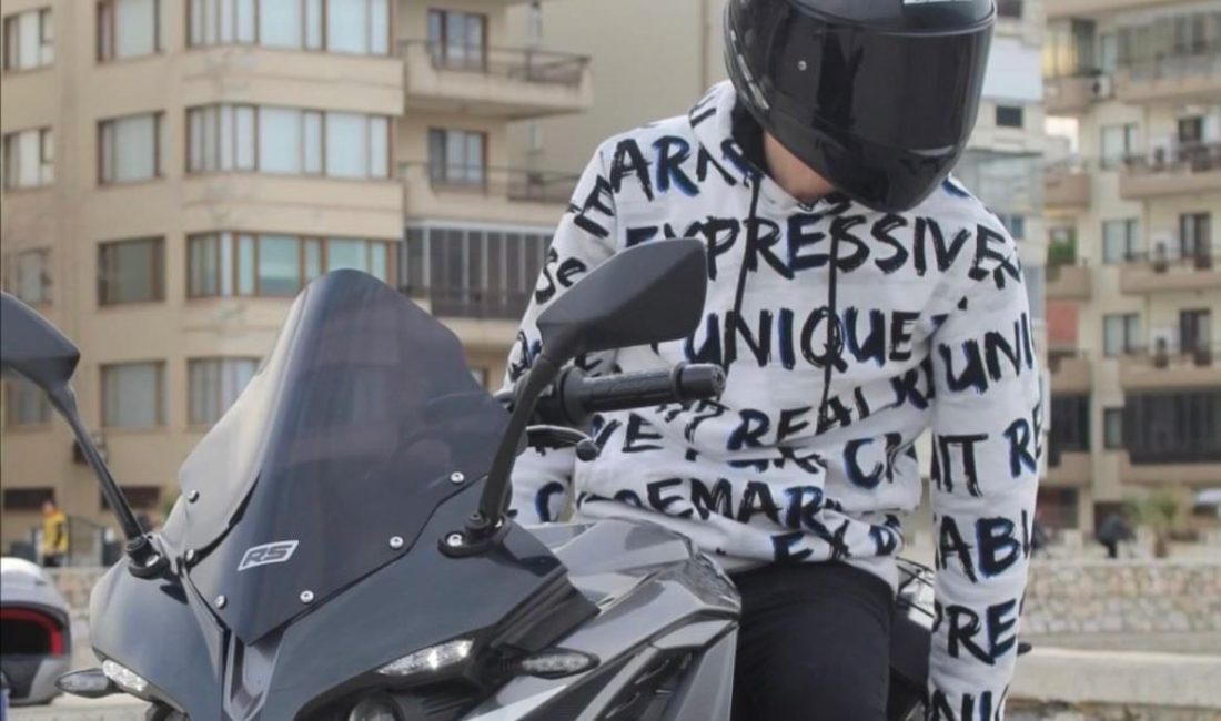 HAYATINI KAYBETTİ Bursa’nın Osmangazi ilçesinde ekskavatöre arkadan çarpan motosikletin ağır