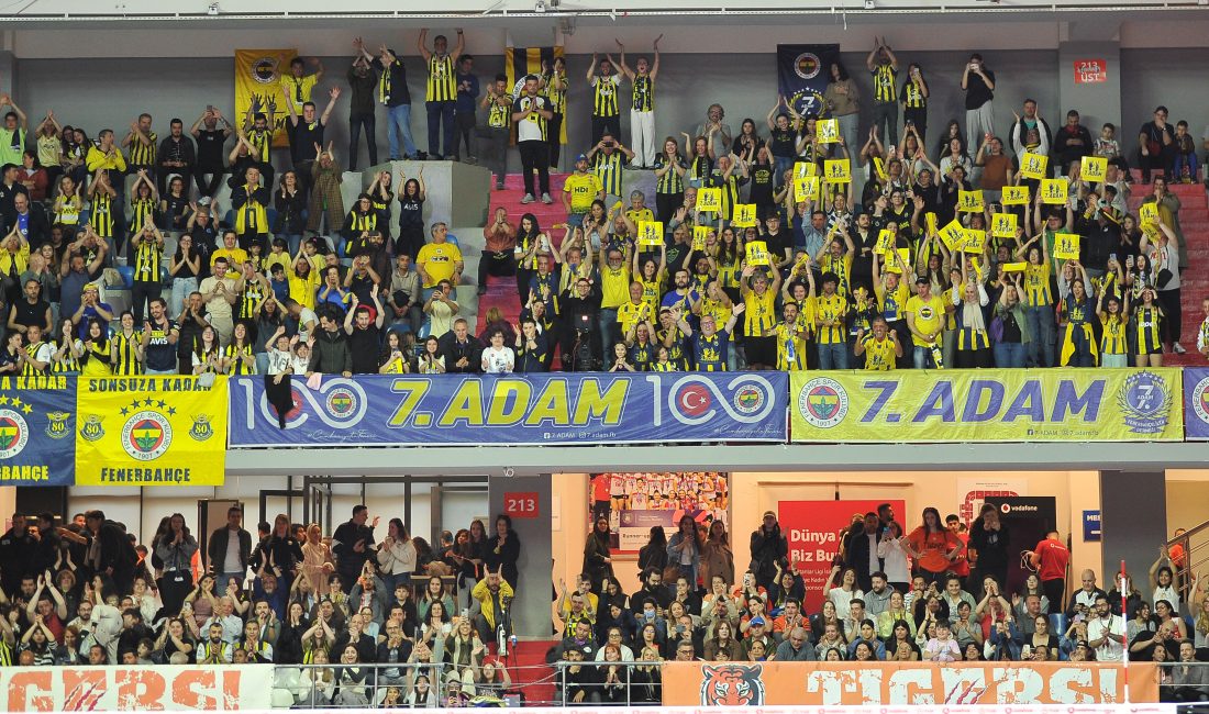 Fenerbahçe, Sultanlar Ligi final serisine galibiyetle başladı Eczacıbaşı Dynavit –