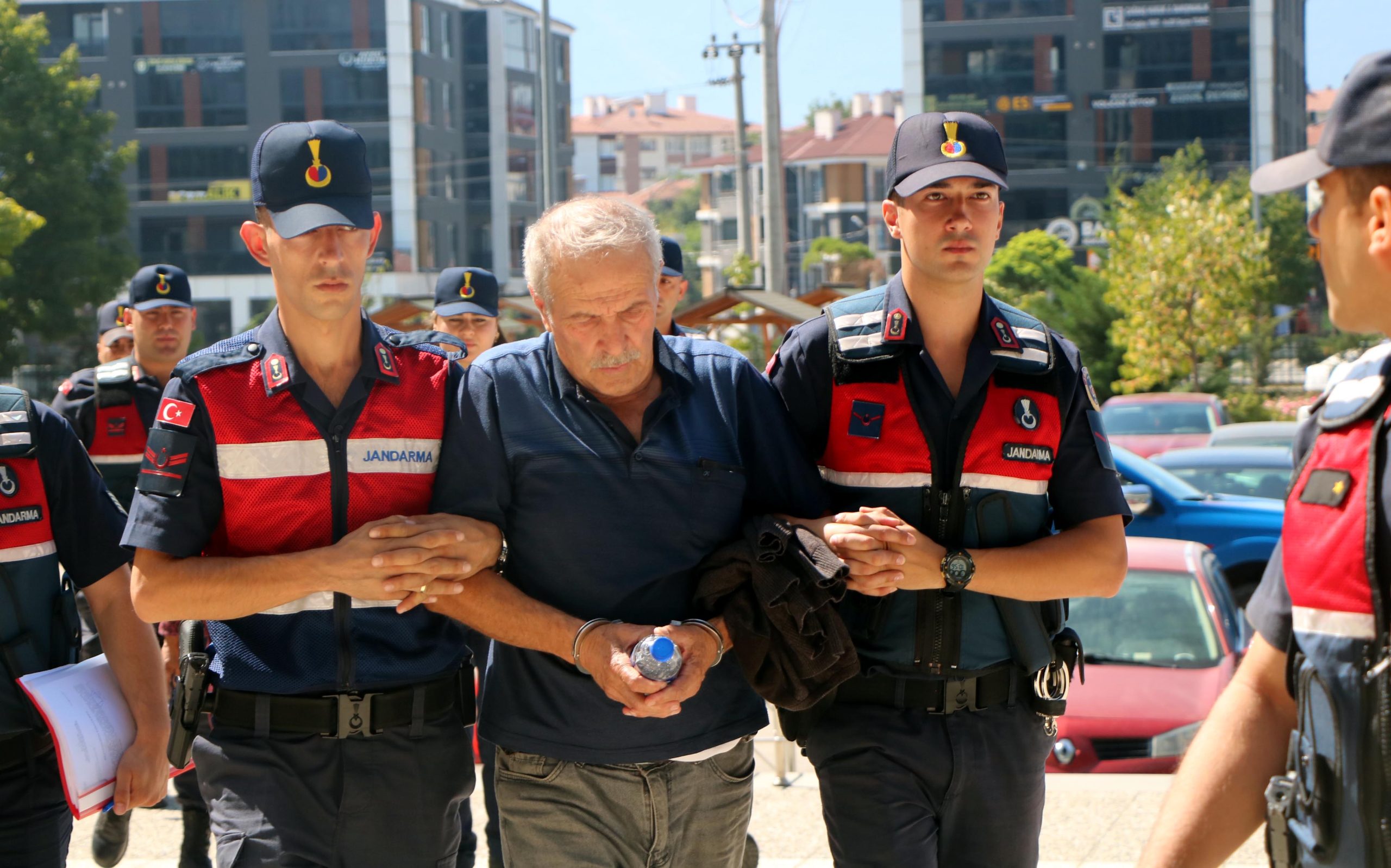Bolu'da köy kooperatifinin yönetimindeki usulsüzlük iddiası nedeniyle husumetli olduğu İsmail