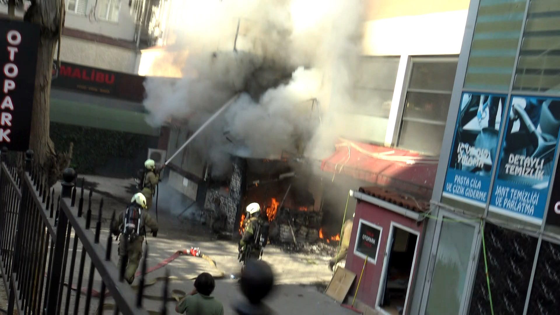 istanbul avcilarda otoparkta yangin 661b8cb1ecf41