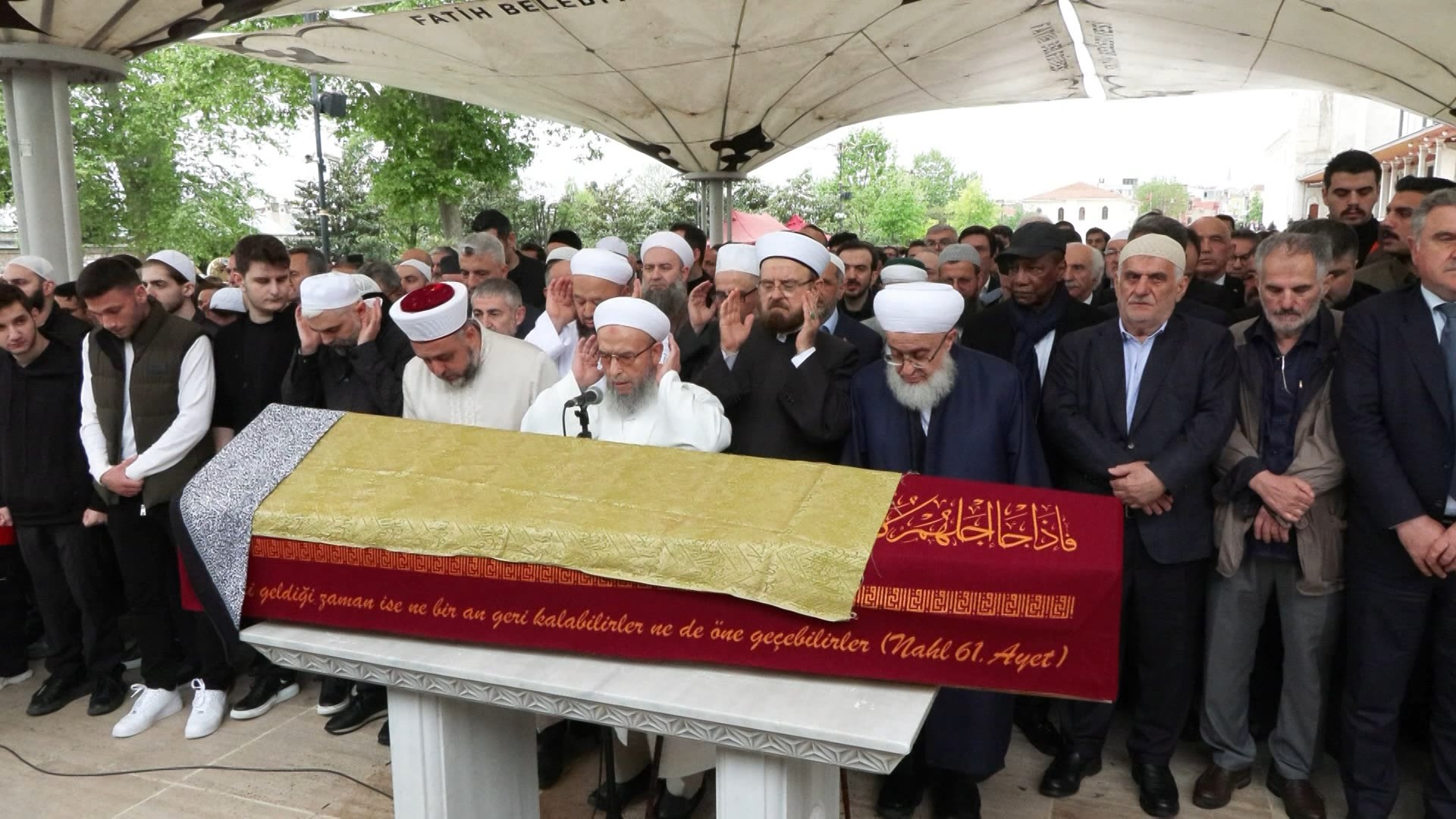 ALBAYRAK GRUBU YÖNETİM KURULU BAŞKANI AHMET ALBAYRAK'IN ANNESİ SON YOLCULUĞUNA UĞURLANDI
