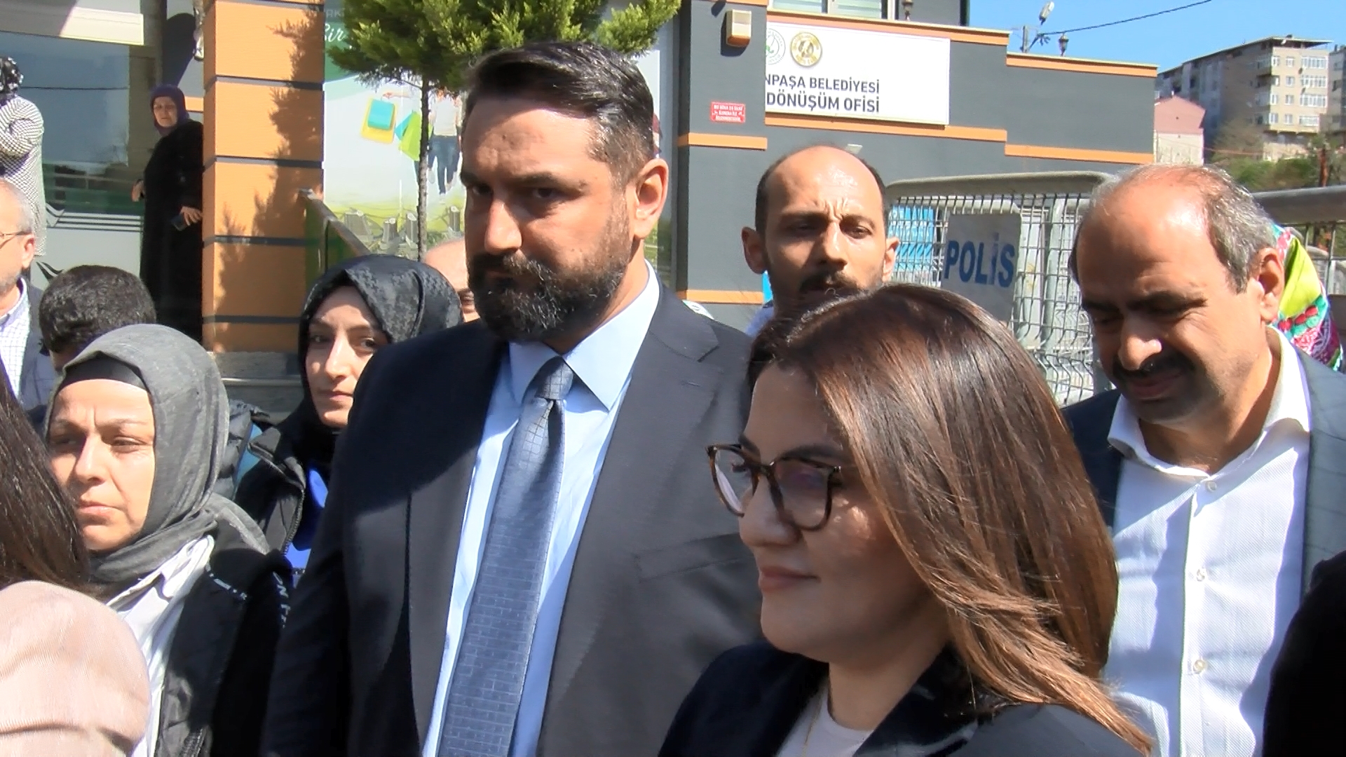 istanbul yeniden oy sayimi yapilan gaziosmanpasa ilce secim kurulu onunde arbede 660d2f702f53b