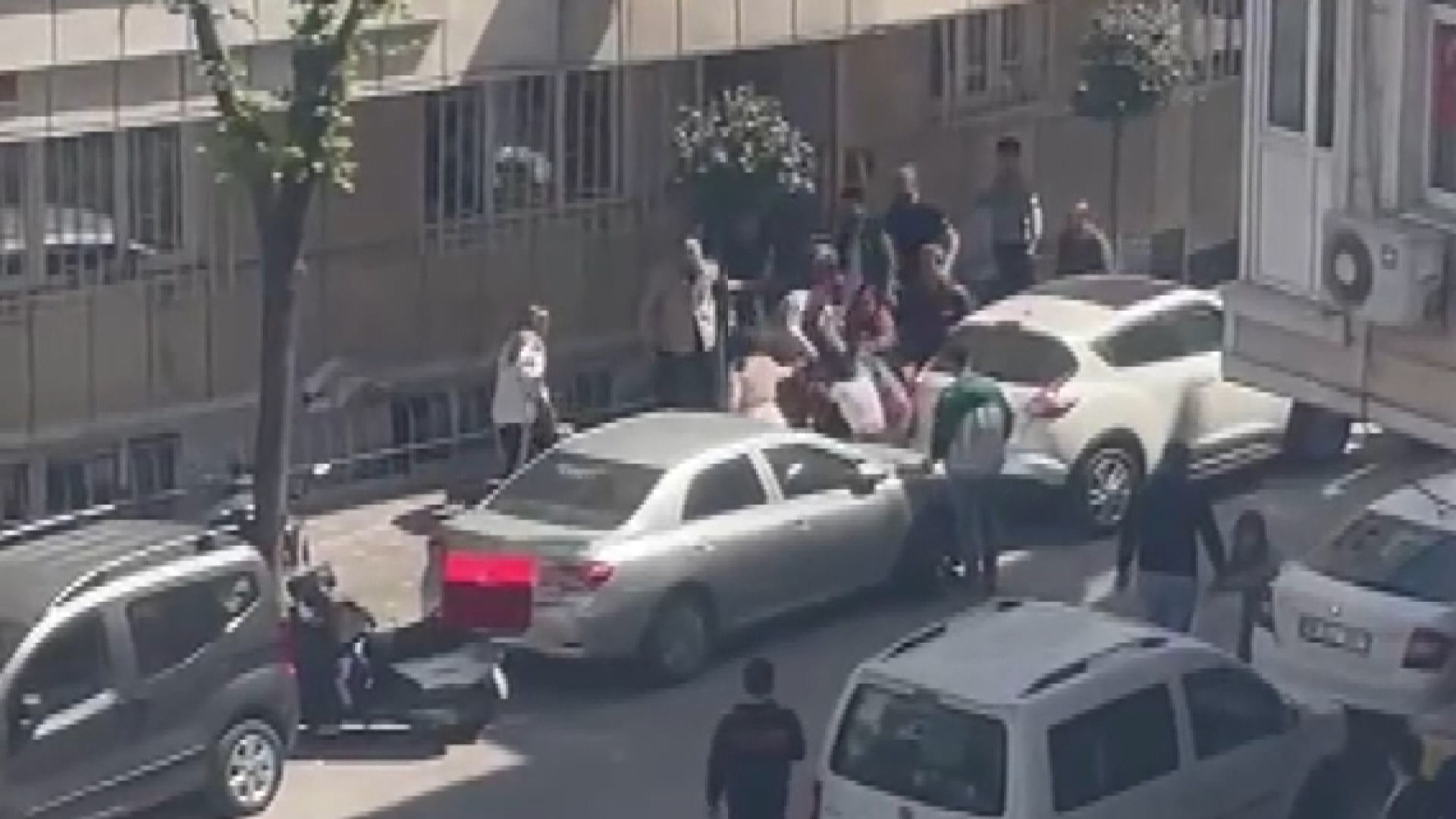 İstanbul - Zeytinburnu'nda genç kızların kavgasına aileler de dahil oldu