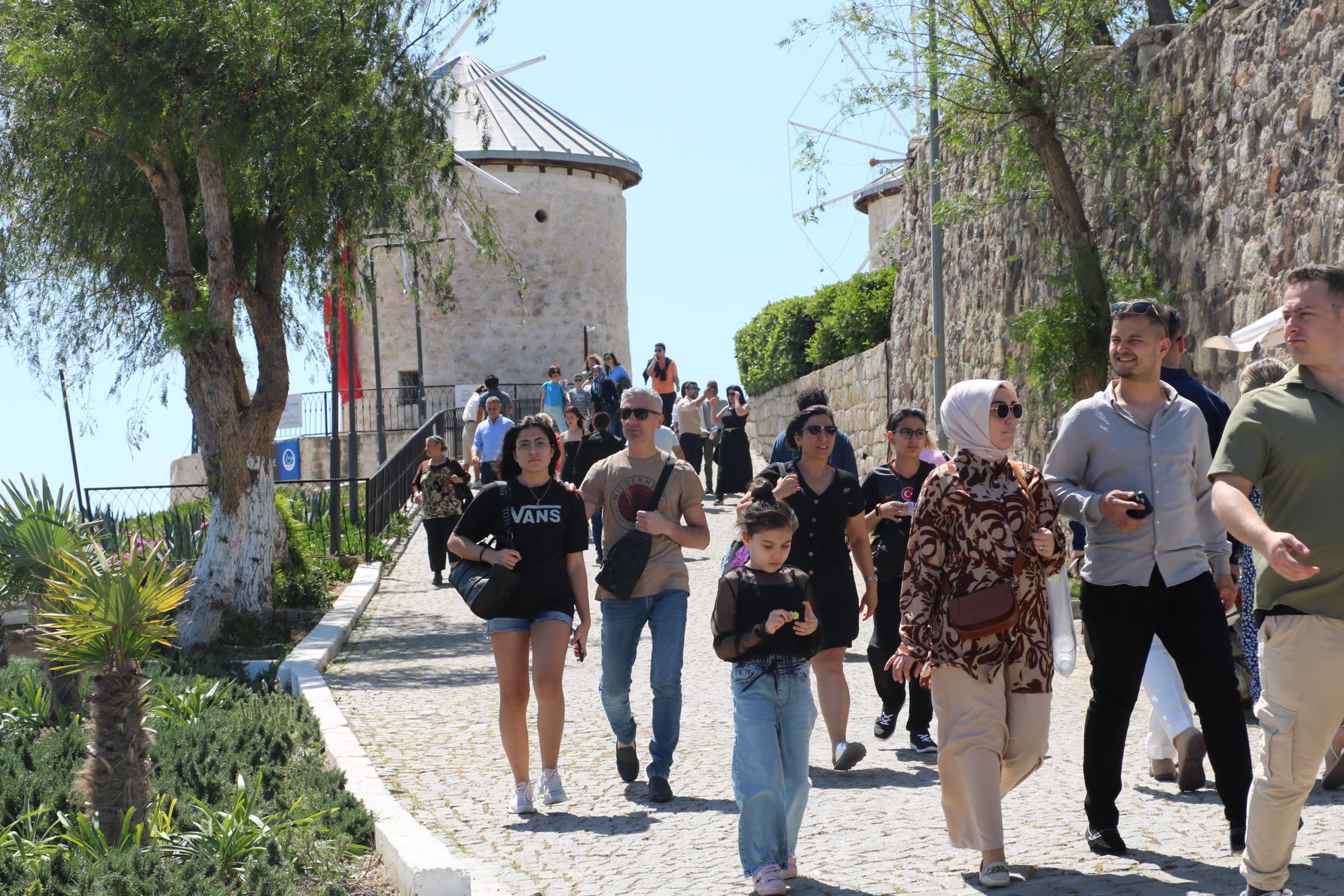 Kapıda vize uygulaması Çeşme'ye yaradı; oteller yüzde 100 doldu/ Ek fotoğraflar
