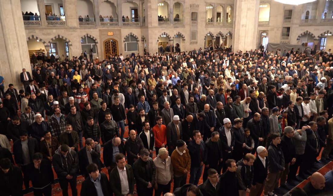 Taha AYHAN/ ANKARA, – ANKARA’nın simge yerlerinden Kocatepe Camii’nde bayram