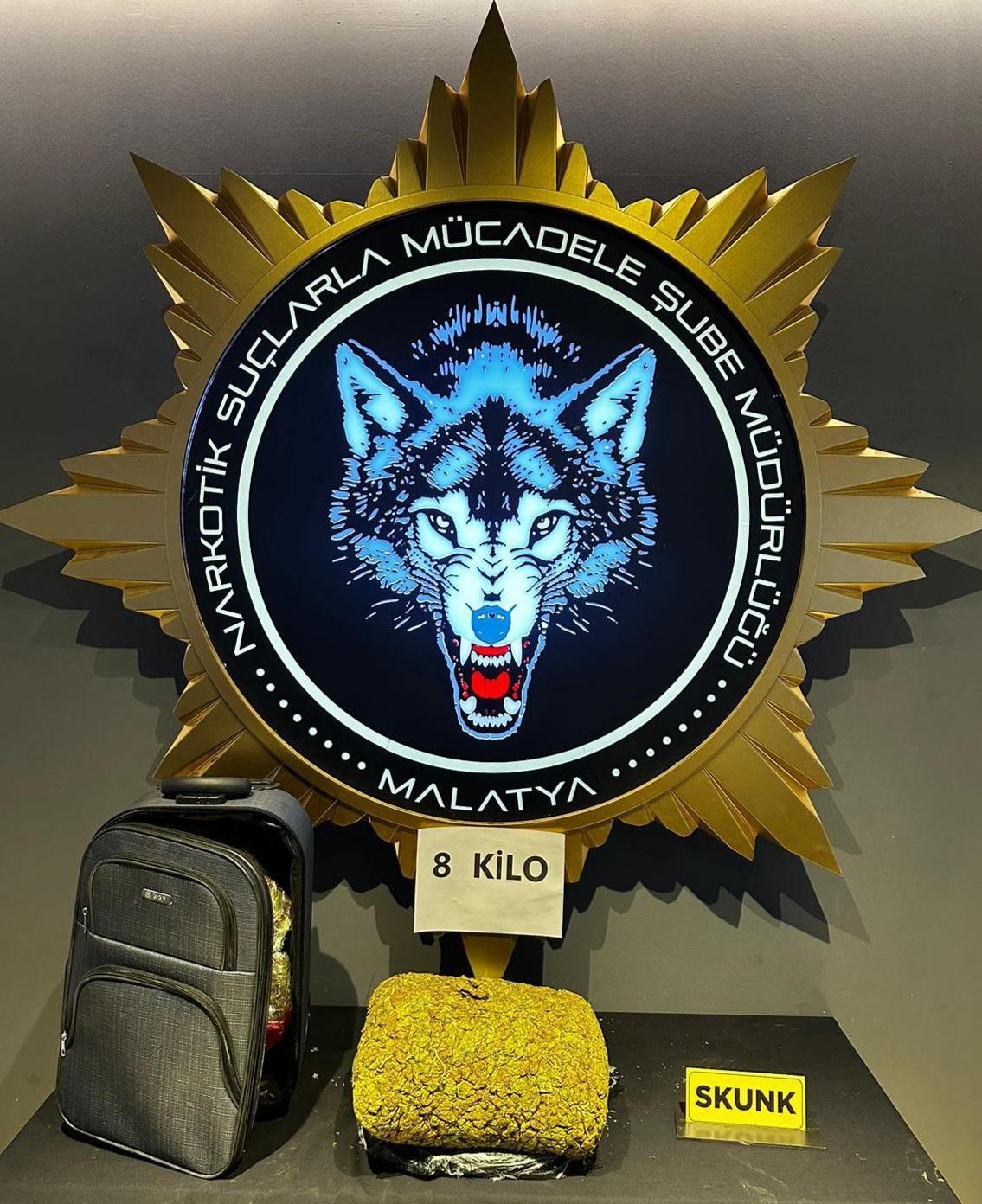 otobuste 8 kilo uyusturucuyla yakalanan yolcu tutuklandi 660fb78e5149d