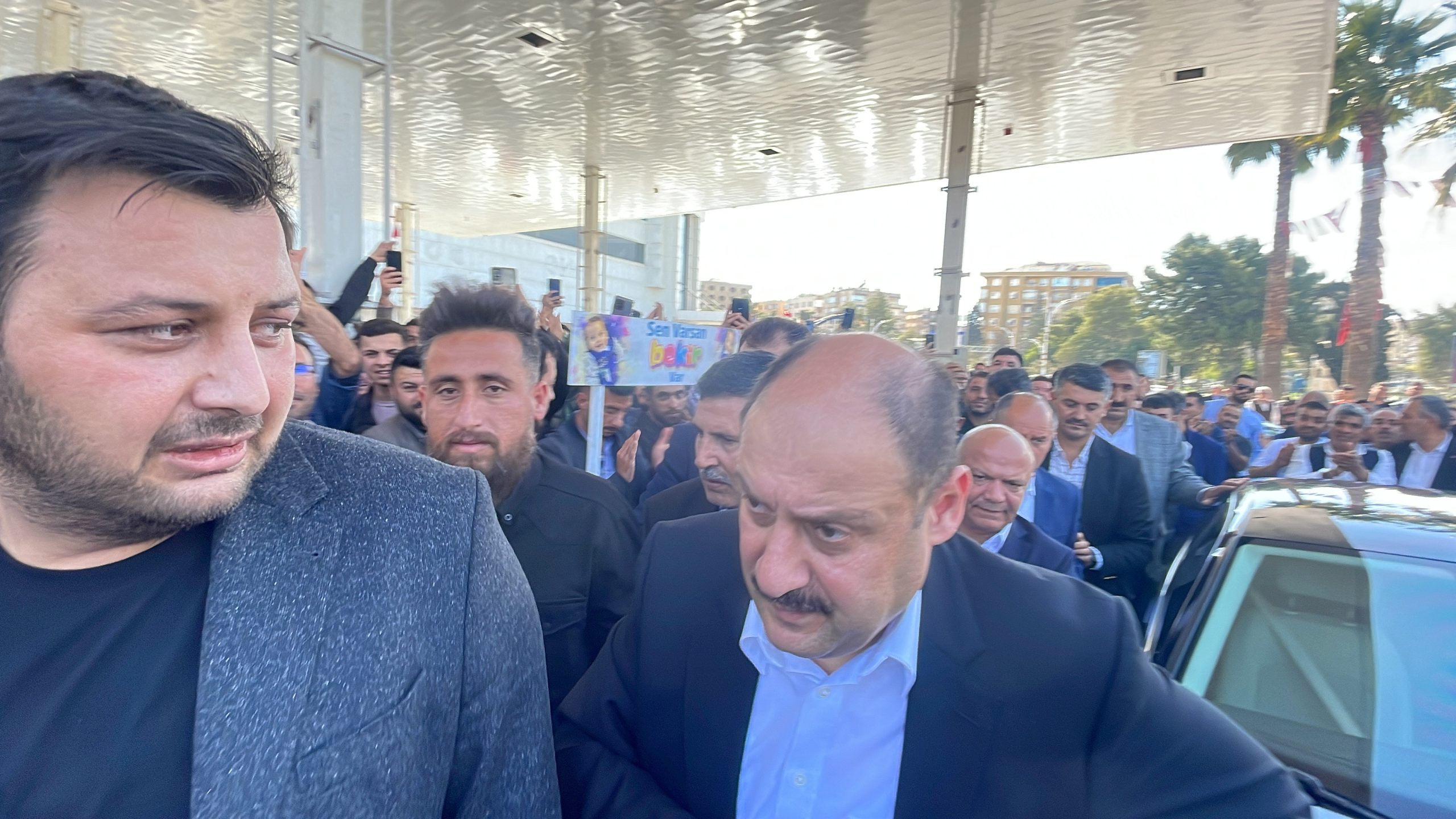 Şanlıurfa'da YRP'den seçilen Gülpınar: Usulsüz ve yanlış iş yapanın gözünün yaşına bakmayacağız Şanlıurfa'da YRP'den seçilen Gülpınar: Usulsüz ve yanlış iş yapanın gözünün yaşına bakmayacağız