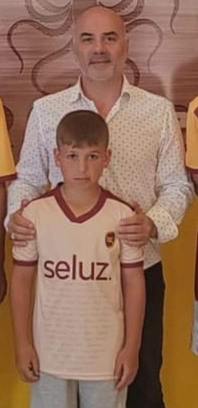 Trabzonspor’un inşaattan düşerek ölen altyapı futbolcusu Mirkan, son yolcuğuna uğurlandı Trabzonspor’un inşaattan düşerek ölen altyapı futbolcusu Mirkan, son yolcuğuna uğurlandı