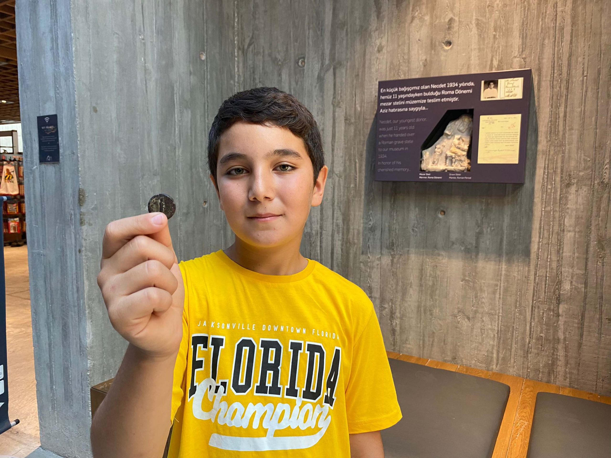 Çıplak Köyü'nden Onur, 2 Bin Yıllık Roma Sikkesi Bulduğu İçin Troya Müzesi'ne Bağış Yaptı 1 10 yasindaki onur turkiyenin bilinen en kucuk tarihi eser bagiscisi oldu 6656e1492a57b scaled