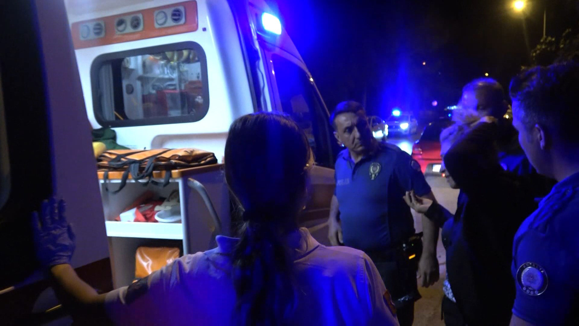 13 yasindaki oglu ve annesiyle birlikte yasadigi evi benzinle yakmaya kalkisti 663c8b176e02f