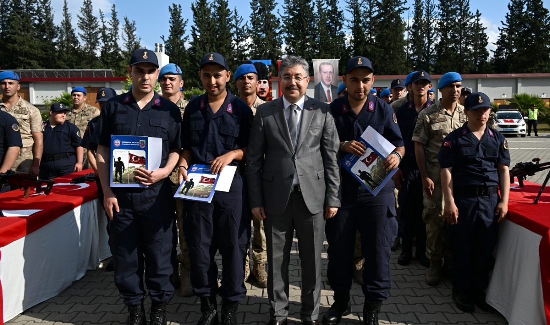 Osmaniye’de İl Jandarma Komutanlığı tarafından gerçekleştirilen “temsili askerlik” uygulaması kapsamında
